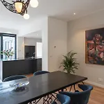 בית נופש Harry With Private Parking *