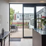 בית נופש Harry With Private Parking