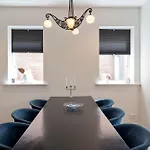 בית נופש Harry With Private Parking *