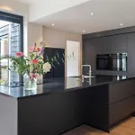 בית נופש Harry With Private Parking