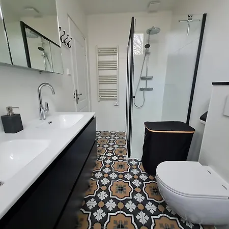 בית נופש Harry With Private Parking *