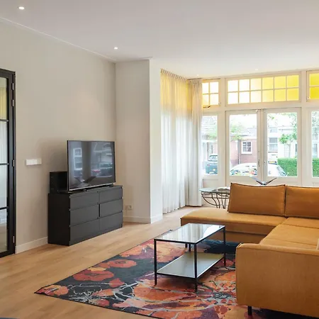 Harry With Private Parking 度假居 赞德沃特