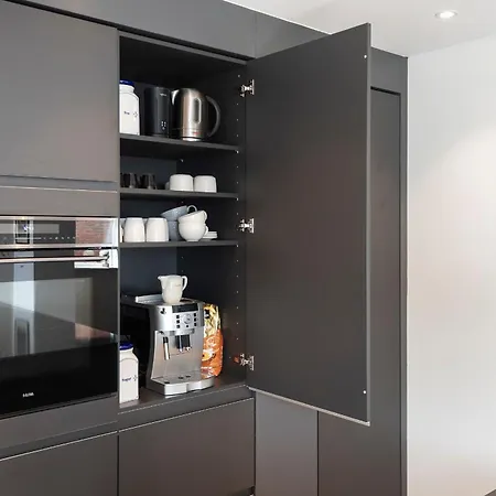 Harry With Private Parking *