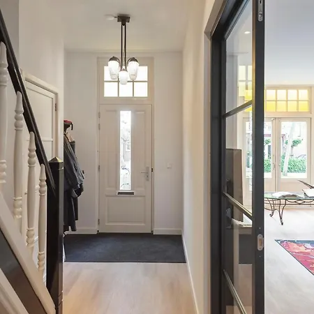 Harry With Private Parking *