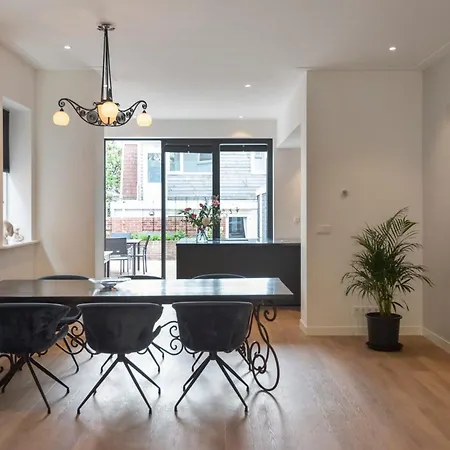 Harry With Private Parking 度假居 *