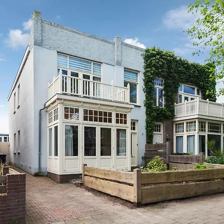Holiday home Harry With Private Parking Zandvoort